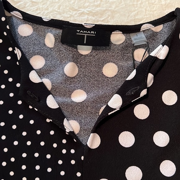 86. Tahari Blouse in Multi-Media Print Black & White Polka-Dots, Size Small - Picture 13 of 17